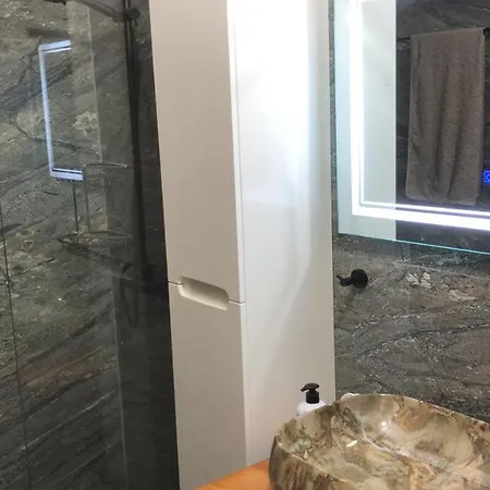 Alpin Zeneli Guest house Cerem